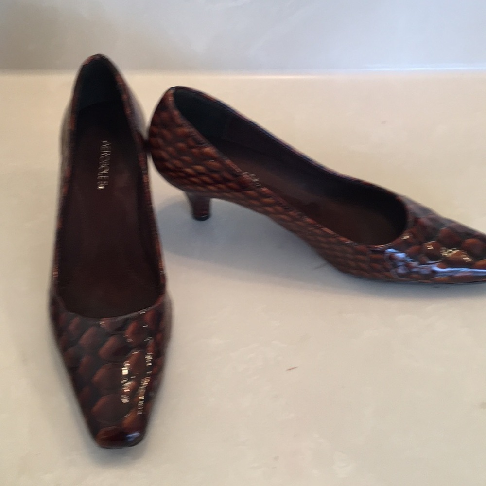 Snake Leather Look. Very stylish snd comfortable.